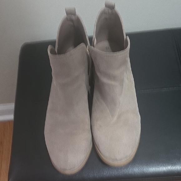 Time and Tru Tan Heeled Boots - Picture 1 of 4